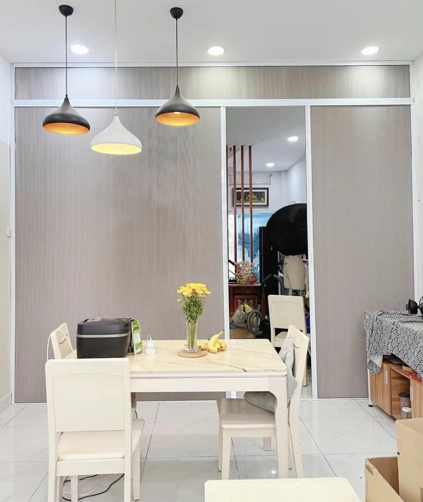 Biến Không Gian Lớn Thành Nhiều Khu Vực Riêng Tư Với Rèm Vách Ngăn Tổ Ong