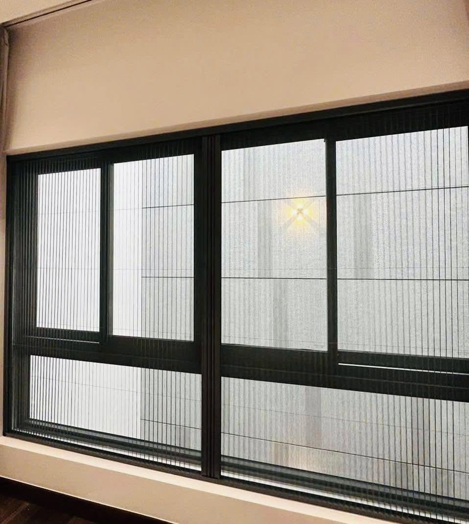 Lắp đặt cửa lưới an toàn cho ngôi nhà mùa hè mát lành